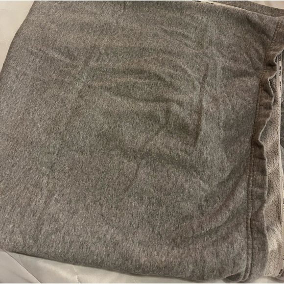 Calvin Klein throw blanket - Picture 3 of 4